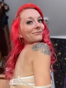 𝓣𝓱𝓮 𝓡𝓮𝓭𝓱𝓮𝓪𝓭 💋 ＶＩＰ the-redhead420vip OnlyFans