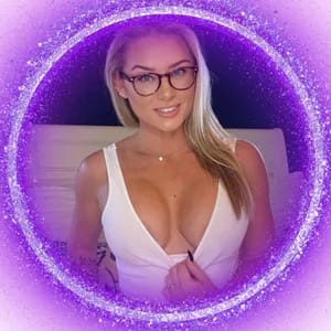 Mommy Lauran 𝐕𝐈𝐏 💕 Naughty Mommy lauranvickersvip OnlyFans