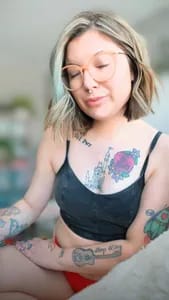 Frankie Novak 🤍 oddnot.even OnlyFans