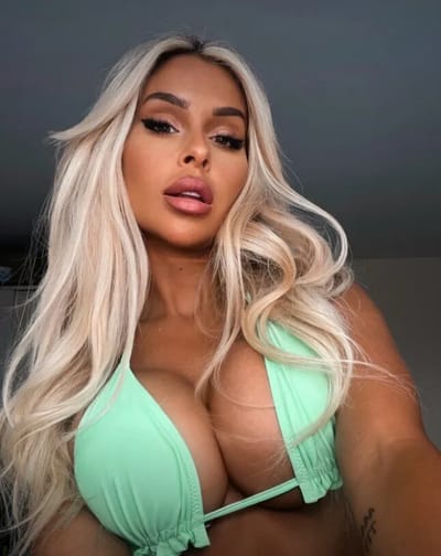 Mistress Mia 😈 Blonde Dom 👱🏼‍♀️ NEW