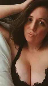 Curvy hungry girl love_2_eat OnlyFans