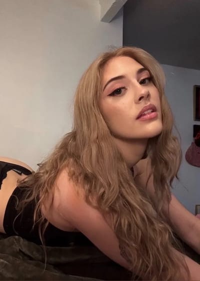 Fiona 💗 im online rn :)