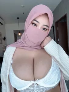 Busty Dalia (H Cup)🧕 bbwmuslimdalia OnlyFans