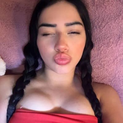 🌸 𝓔𝓼𝓶𝓮𝓵𝓮𝓪𝓱 #1 the cutest on OnlyFans 🌸