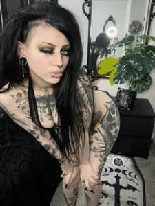 ℜ𝔶𝔞𝔫 — 𝕸𝖎𝖘𝖙𝖗𝖊𝖘𝖘 housesparrow OnlyFans