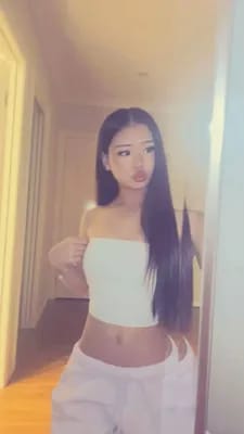 Moona 💗 18 YEARS OLD 🟢 𝗈𝗇𝗅𝗂𝗇𝖾 🟢 moonalily07 OnlyFans