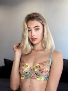 💎 𝐀𝐦𝐞𝐥𝐢𝐞💎 elisa_holt OnlyFans