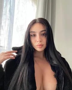 GIA KHAVARI persiandollgia OnlyFans