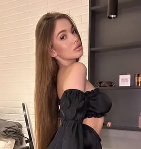 🎀Eva FREE🎀 19-year-old hot party girl🍸 eva_maine22 OnlyFans