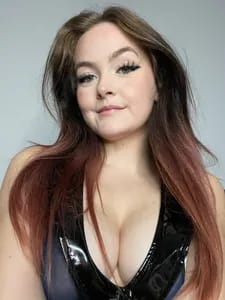 I’m online 😈😏 goddess_rhimarie_xo OnlyFans