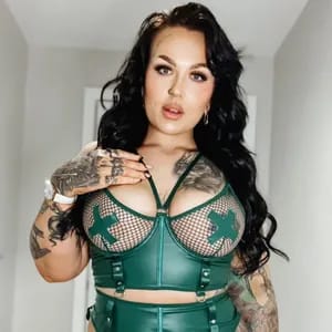 CURVY &amp; TATTOOED 😈 naughtynaturalnova OnlyFans