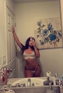 College freshman 📚 alyshalopez18 OnlyFans