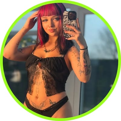 Lucy 😈  (5'0/ 152cm)