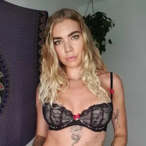 LET’S PLAY 😈 ellehart_free OnlyFans