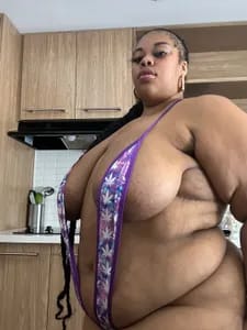 LOOKIN 4 A BOYF 😏👉🏽📥 bigseeeeexxy OnlyFans