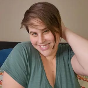 Clara, Your Favorite Naughty Mom claracrispfree OnlyFans