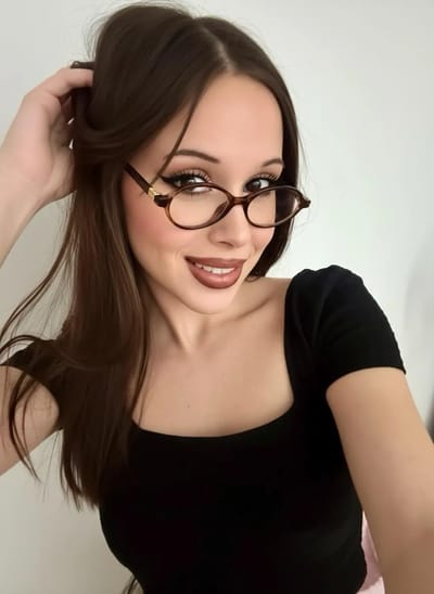 Leslie OnlyFans creator in the stockings niche