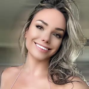 🤍 Essa V | i'm the best, no cap | ✉ DMs xxxvanessaxxx OnlyFans