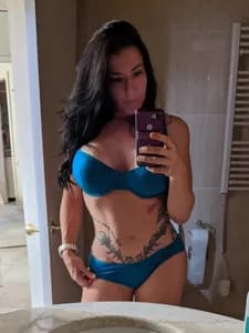 Stefanie Aston, Esq. stefaniethelawyer OnlyFans