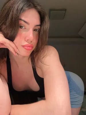 Emily 💕 18 yr old Hung Tgirl 🍆 emilyycarter OnlyFans